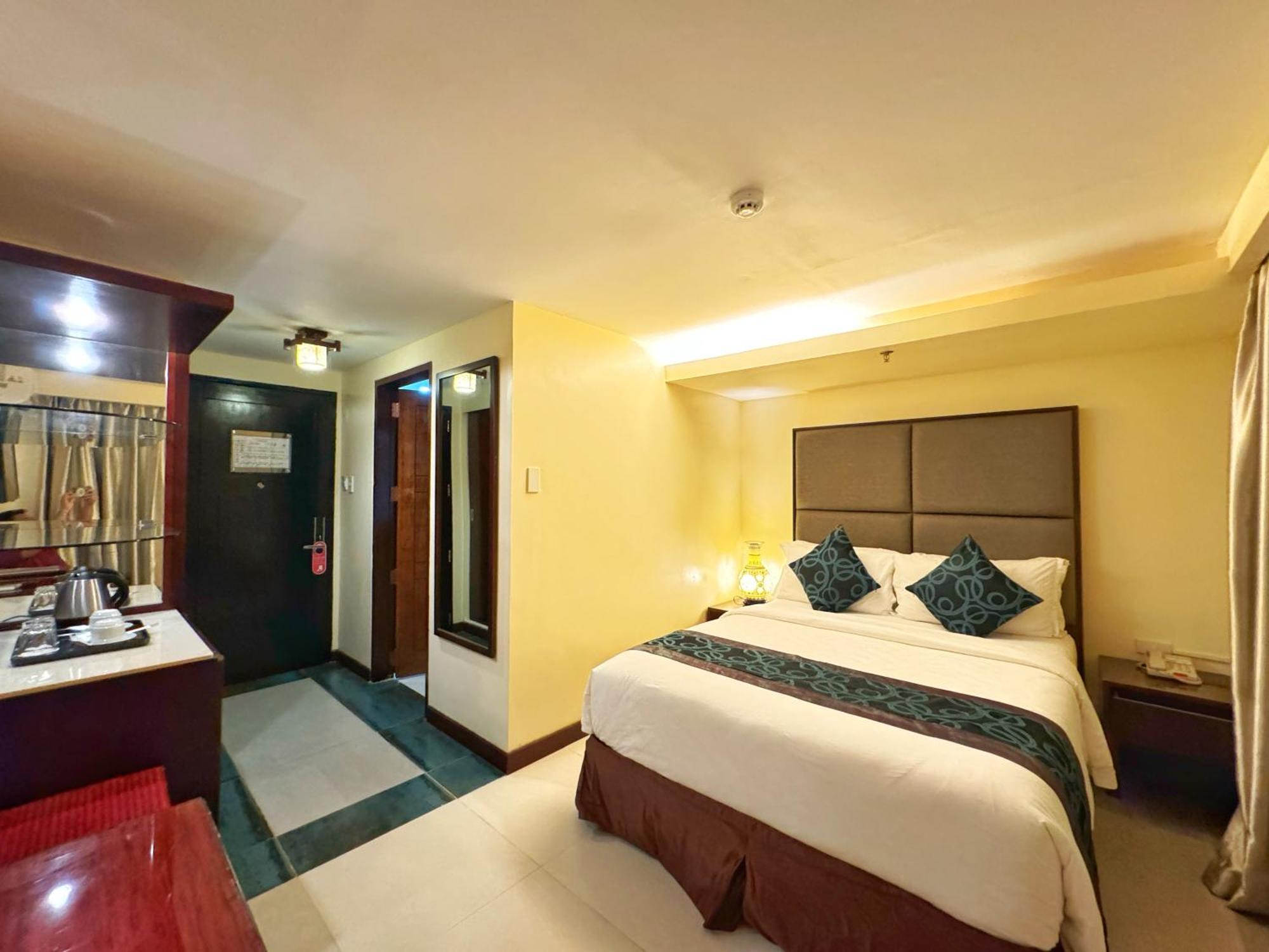 Golden Phoenix Hotel Boracay Manoc-Manoc Buitenkant foto